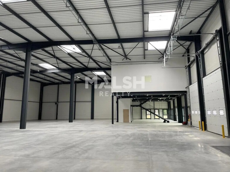 Flex in Corbas for lease - Building Photo - Image 2 of 18