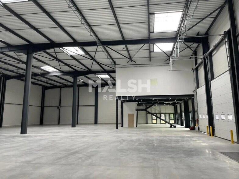 Flex dans Corbas à louer - Photo du bâtiment - Image 2 de 18