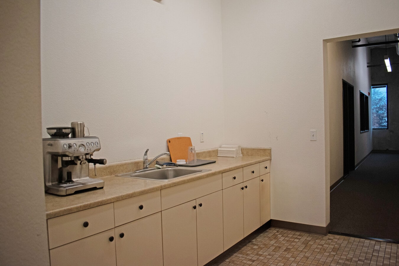 5464 Skylane Blvd, Santa Rosa, CA 95403 - Unité F -  - Photo intérieure - Image 1 of 10