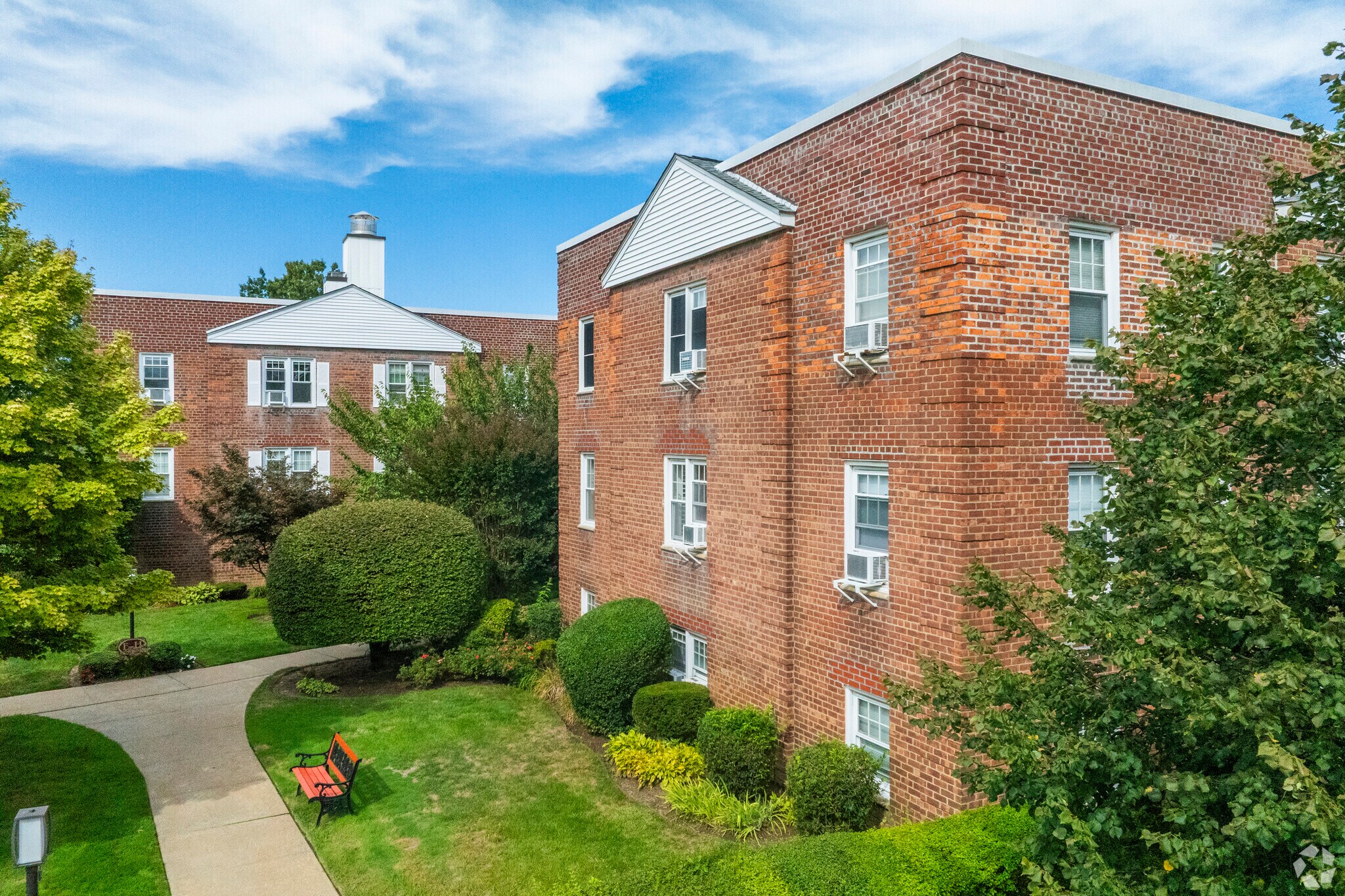 2000 N Village Ave, Rockville Centre, NY for sale Primary Photo- Image 1 of 1