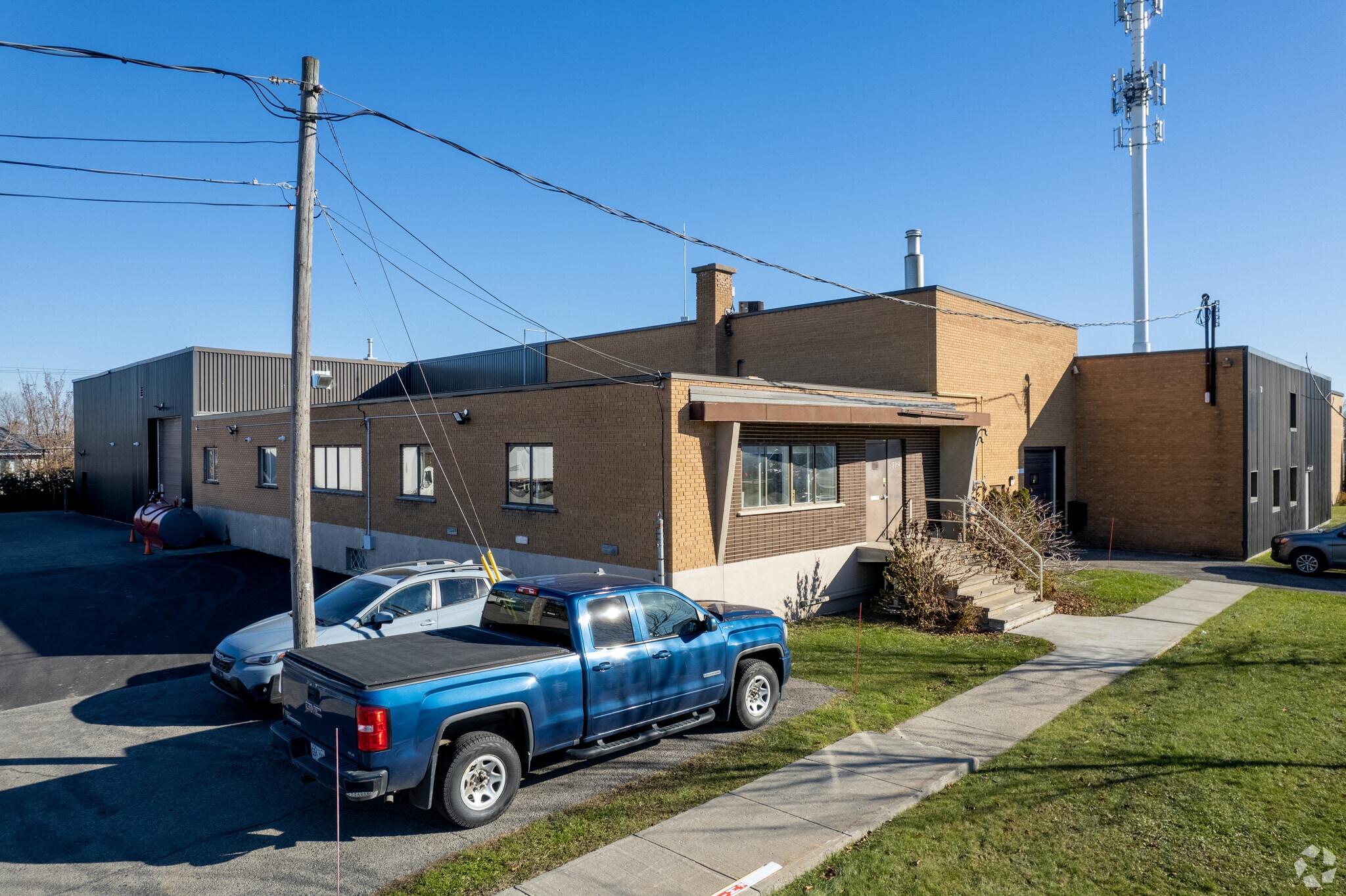 519 Rue Papineau, Boisbriand, QC for sale Primary Photo- Image 1 of 6