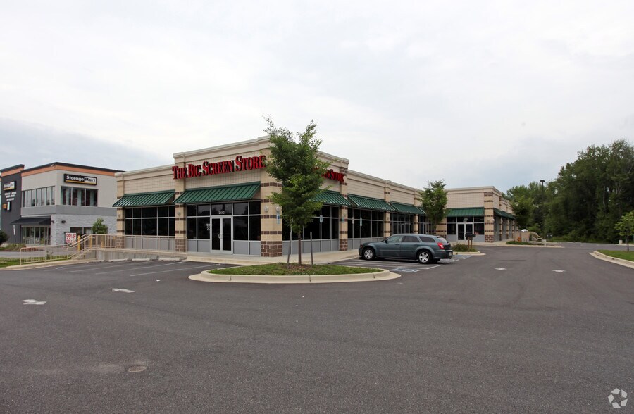 2433-2443 Crain Hwy, Waldorf, MD à louer - Photo du bâtiment - Image 1 de 4