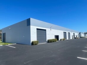 1243 W 52nd St, Mangonia Park, FL for lease Building Photo- Image 1 of 1