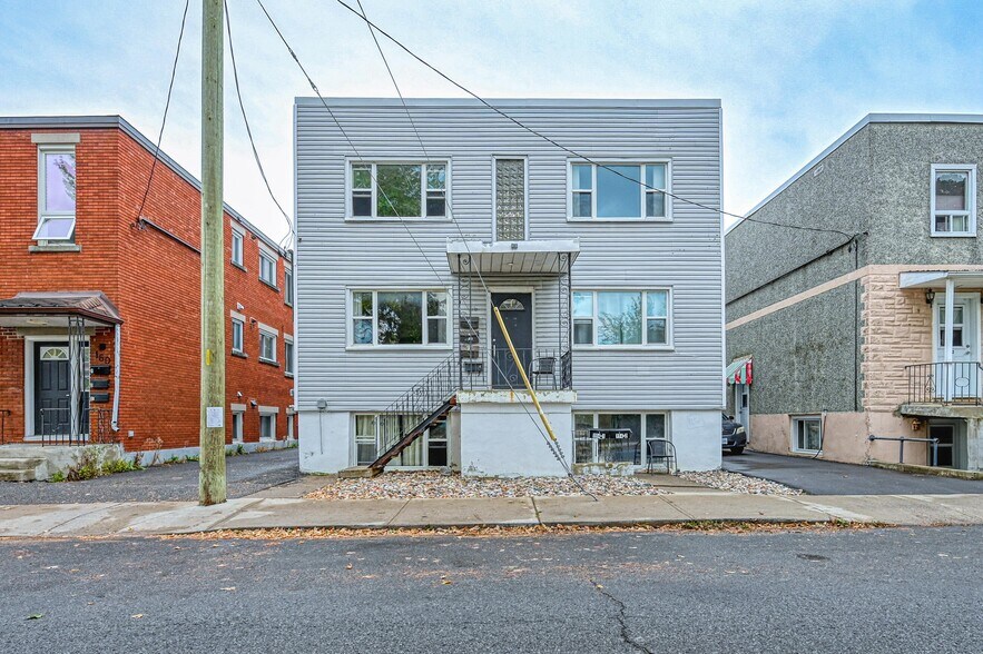 156 Dagmar Av, Vanier, ON for sale - Building Photo - Image 1 of 43