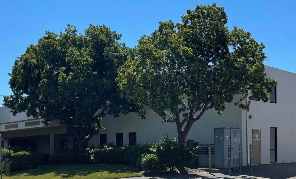 7039 Commerce Cir, Pleasanton, CA for sale - Building Photo - Image 1 of 1