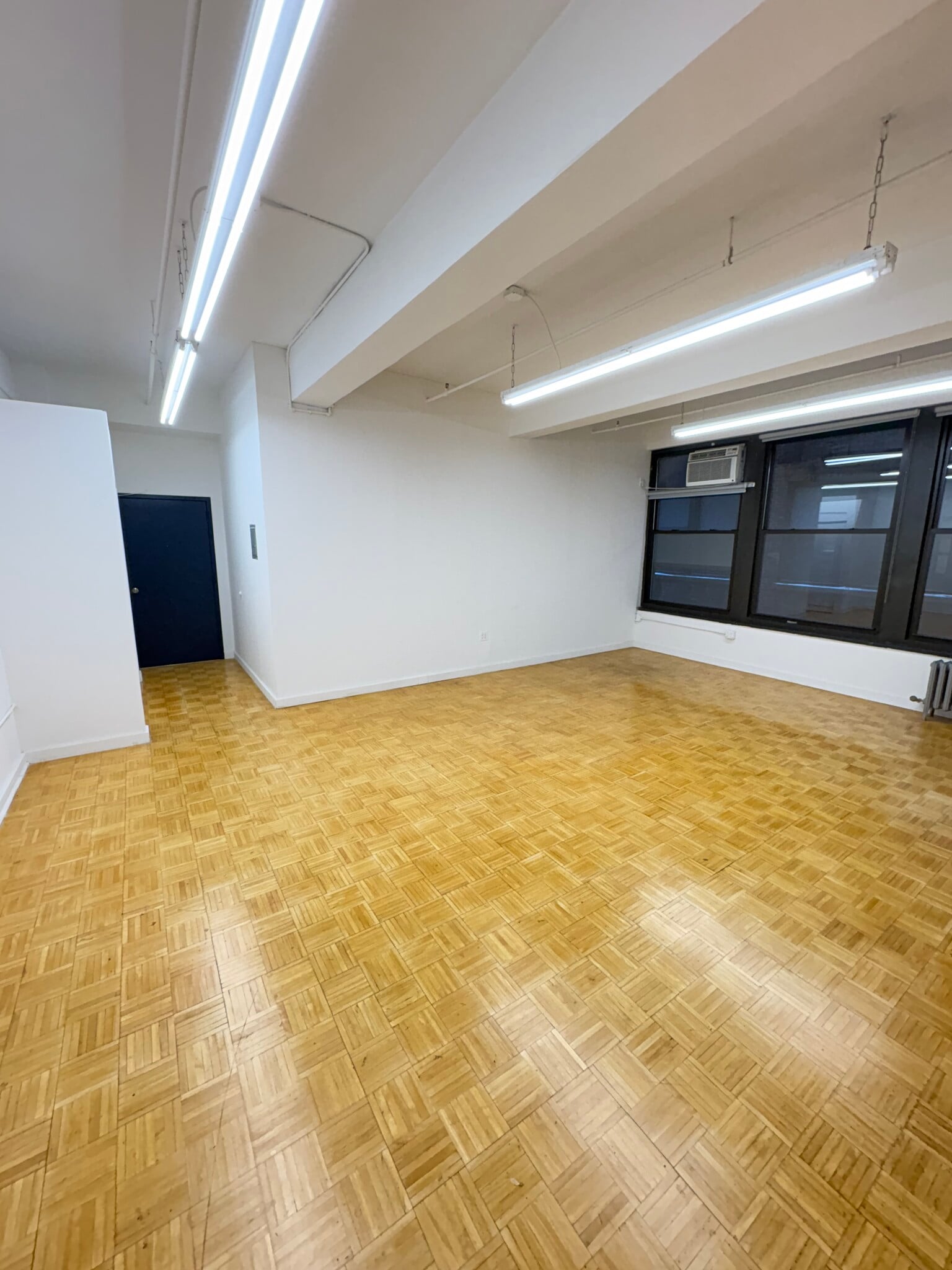 147 W 35th St, New York, NY for lease Interior Photo- Image 1 of 6