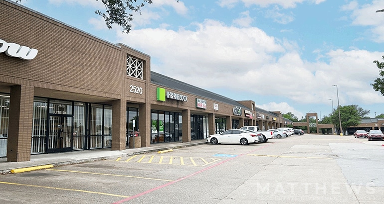 2520-2596 E Arkansas Ln, Arlington, TX for lease Building Photo- Image 1 of 6