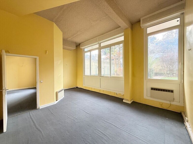 78 Quai De La Loire, Paris for lease - Interior Photo - Image 2 of 8