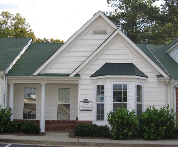1020 Powers Pl, Alpharetta, GA à louer - Photo du bâtiment - Image 3 de 3