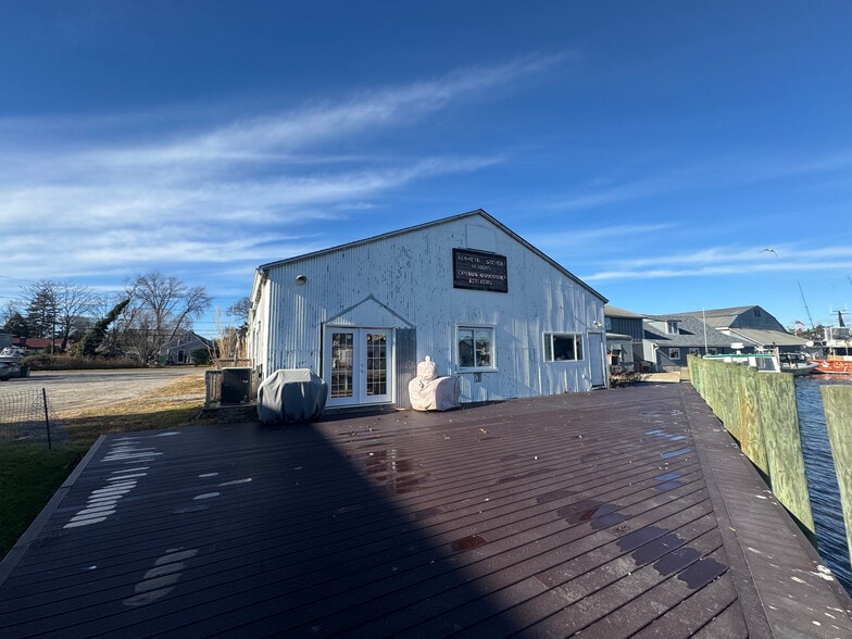 25 Degnon Blvd, Bay Shore, NY for lease - Building Photo - Image 3 of 9