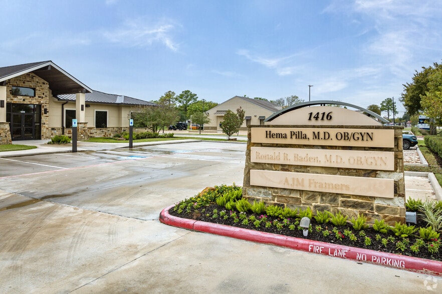 1416 E Broadway St, Pearland, TX à louer - Photo du bâtiment - Image 3 de 7