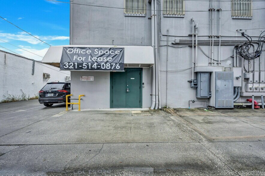 904 E New Haven Ave, Melbourne, FL à louer - Photo du bâtiment - Image 2 de 47