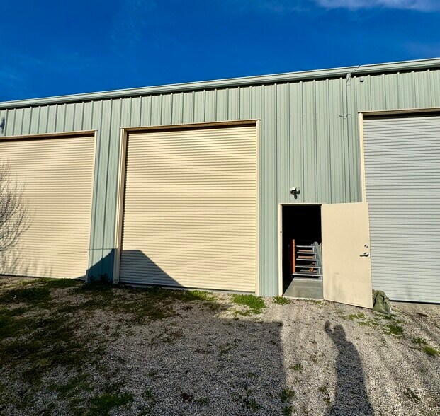 111 Stanford Ave, Half Moon Bay, CA à louer - Photo du bâtiment - Image 2 de 13