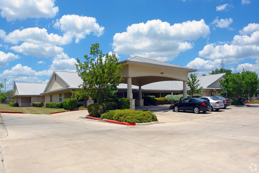 3939 Medical Dr, San Antonio, TX à louer - Photo du bâtiment - Image 2 de 8