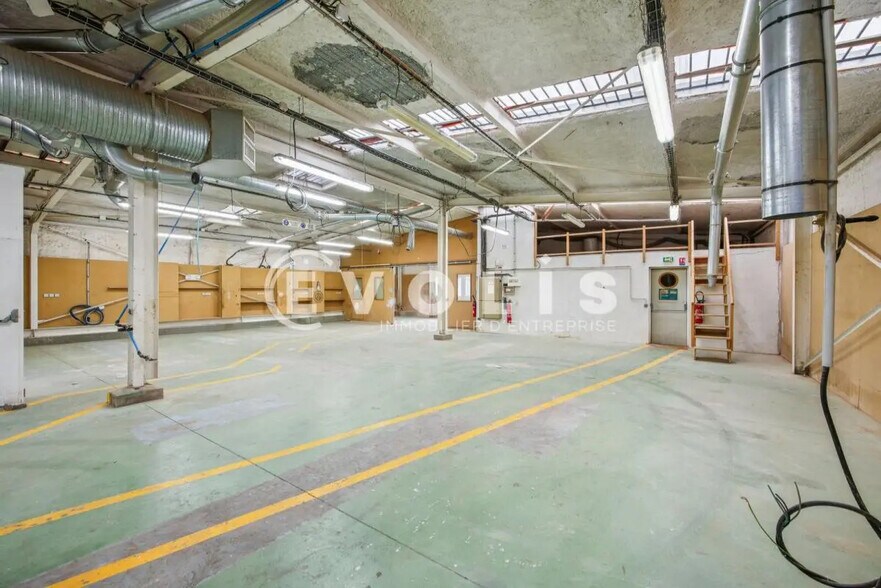 Flex in Verrières-le-Buisson for lease - Building Photo - Image 3 of 11