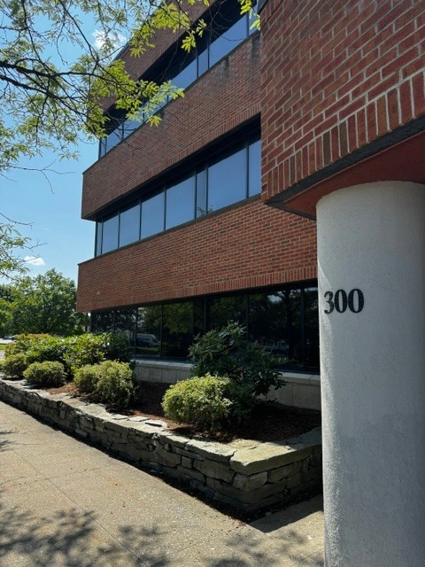 300 Interstate Corporate Cent, Williston, VT for lease Interior Photo- Image 1 of 11