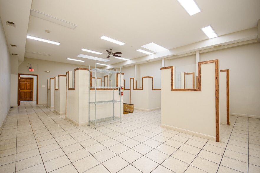 63rd Street Portfolio portefeuille de 2 propriétés à vendre sur LoopNet.ca - Photo du bâtiment - Image 2 de 6