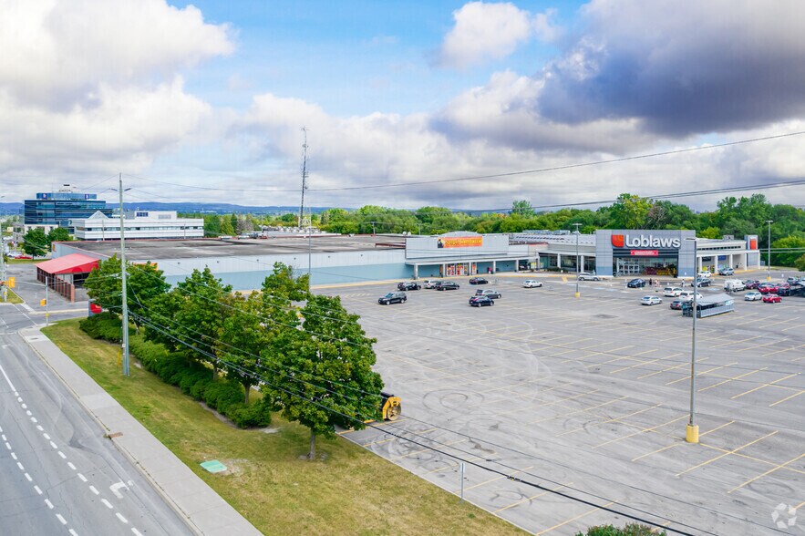 2065 Robertson Rd, Ottawa, ON for lease - Primary Photo - Image 1 of 5