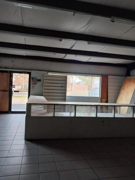 714 Cleveland St, Danville, AR for sale - Interior Photo - Image 3 of 4