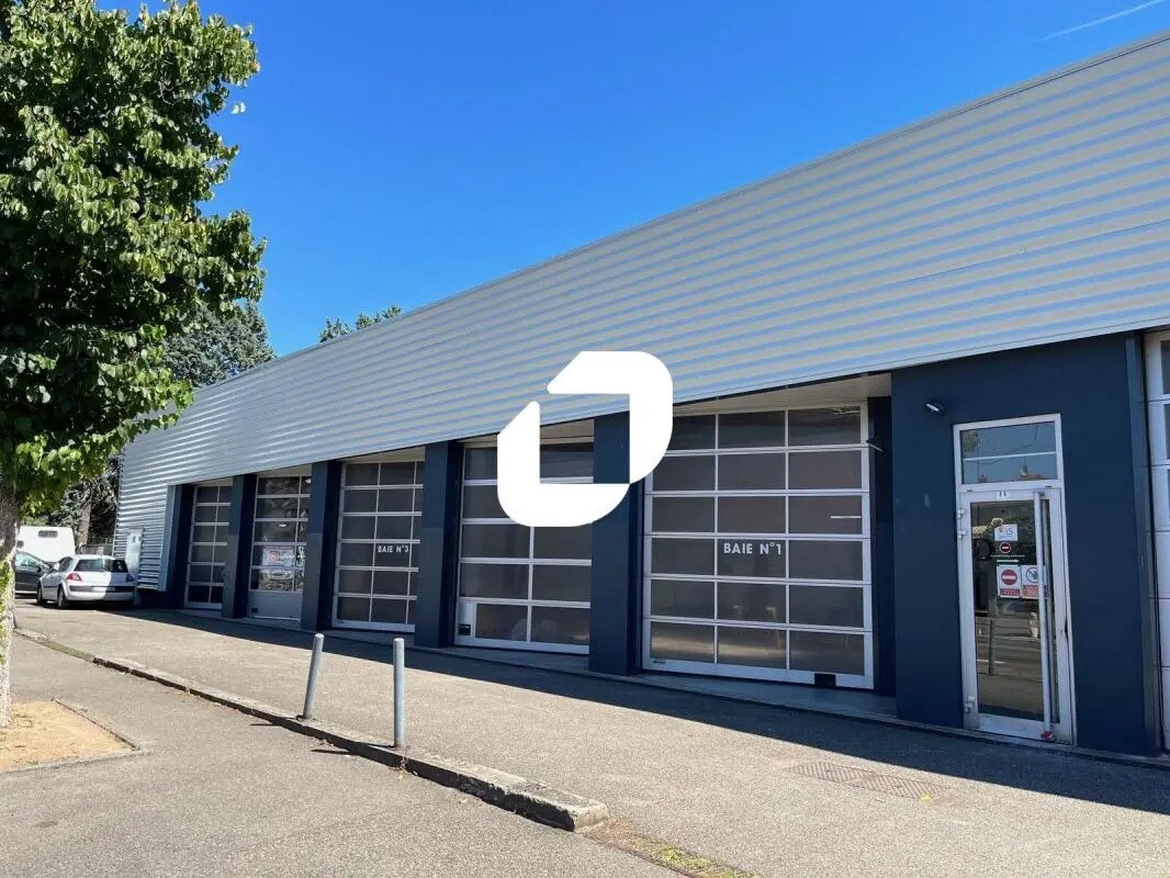 Office in Vénissieux for lease Building Photo- Image 1 of 17