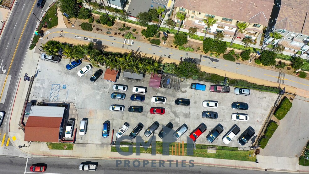 12421 Whittier Blvd, Whittier, CA à louer - Photo du bâtiment - Image 3 de 9