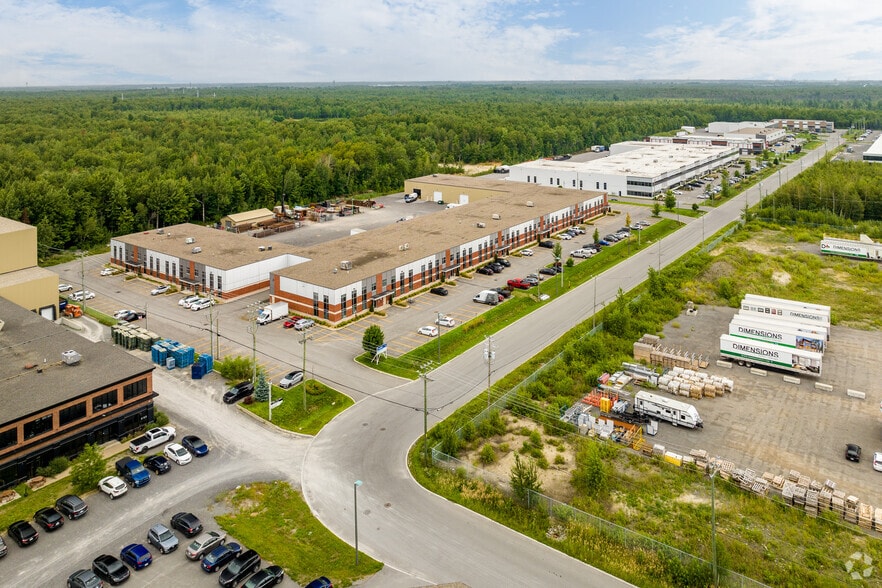 925-973 Rue Des Forges, Terrebonne, QC à louer - Aérien - Image 2 de 6