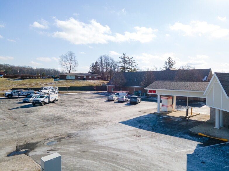 2306 S Memorial Dr, New Castle, IN à louer - Photo du bâtiment - Image 3 de 20
