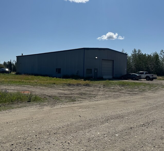 1051 Holmes Rd, North Pole, AK à louer - Photo du bâtiment - Image 2 de 2