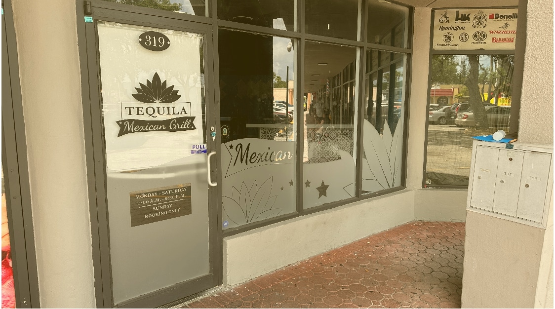 303-339 NE 167th St, Miami, FL à louer Photo du bâtiment- Image 1 de 8