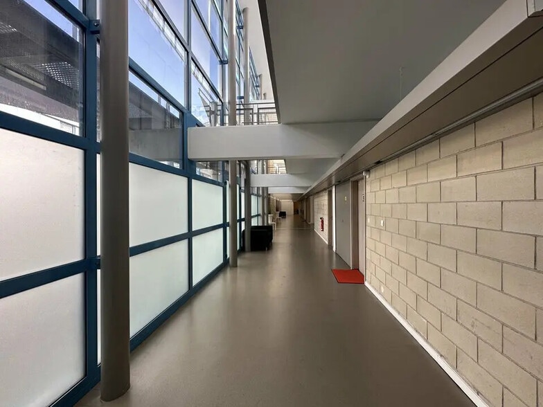 Office in Schiltigheim for lease - Interior Photo - Image 3 of 11