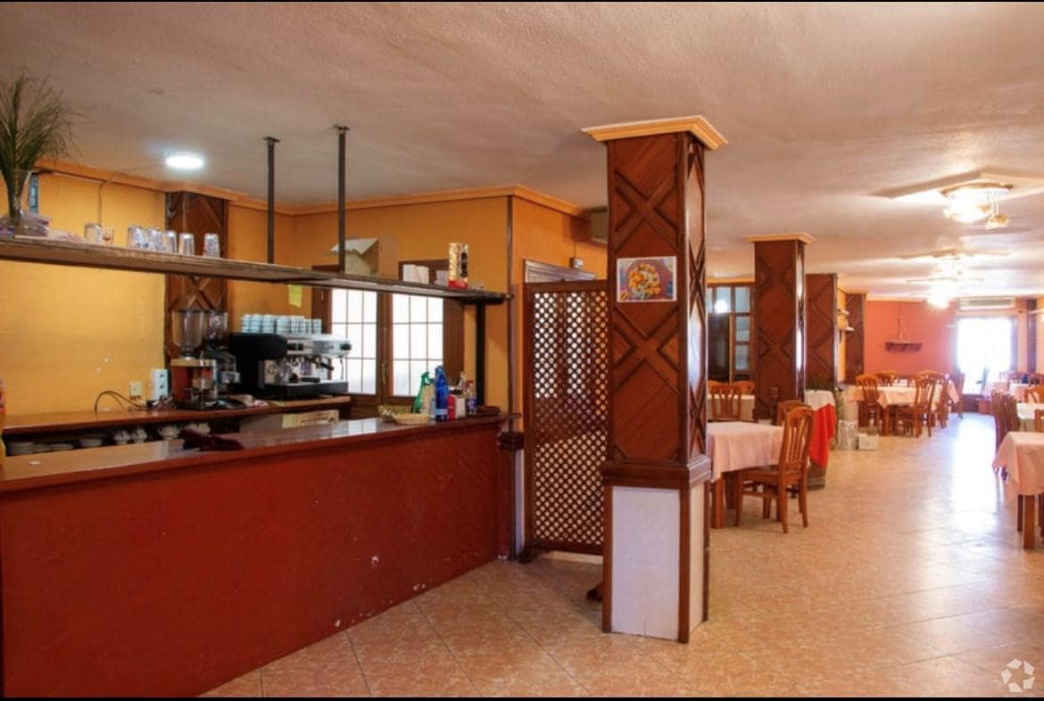 Ayllón, SEG 40520 - Unit Local - - Interior Photo - Image 2 of 17