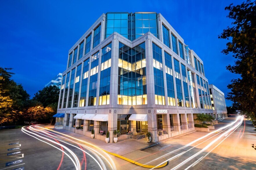 8100 Boone Blvd, Vienna, VA à louer - Photo du bâtiment - Image 2 de 2
