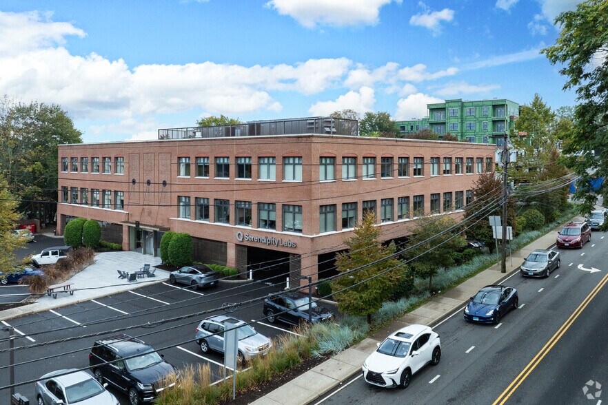 55 Post Rd W, Westport, CT à louer - Photo du bâtiment - Image 2 de 4