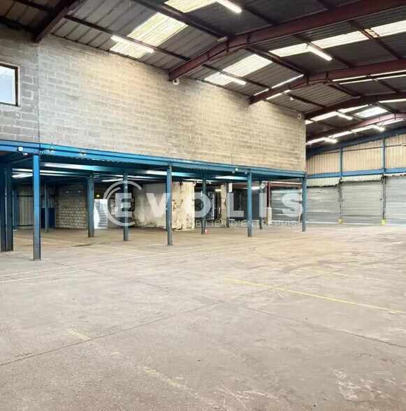 11 Avenue Descartes, Morangis à louer - Photo du bâtiment - Image 3 de 13