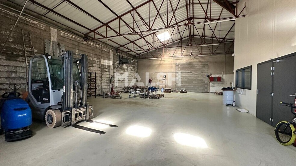Flex in Lancié for lease - Building Photo - Image 2 of 7