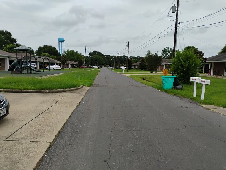 2410 1st St, Ville Platte, LA à vendre - Photo du bâtiment - Image 3 de 3