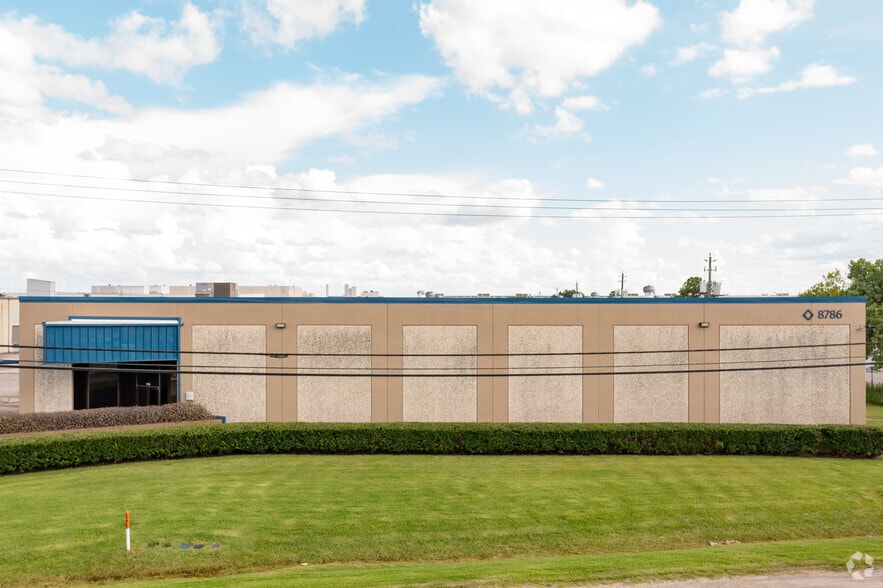 8786 Wallisville Rd, Houston, TX for lease - Building Photo - Image 2 of 4