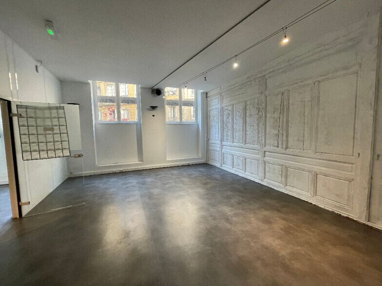 11 Place Croix-Paquet, Lyon for lease - Interior Photo - Image 2 of 6