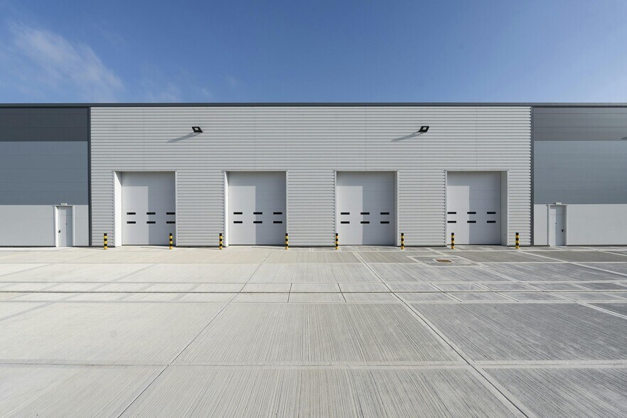 Wade Rd, Basingstoke à louer - Photo du bâtiment - Image 3 de 21