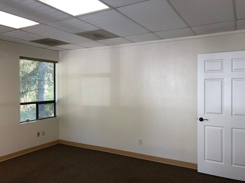 124 Wikiup Dr, Santa Rosa, CA for lease - Building Photo - Image 2 of 12