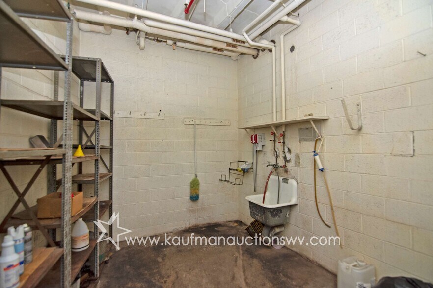 100 Bluestone Rd, Mount Hope, WV à vendre - Photo du bâtiment - Image 3 de 100