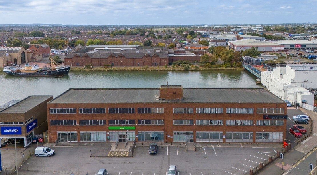 225-241 Victoria St S, Grimsby à louer Photo principale- Image 1 de 3