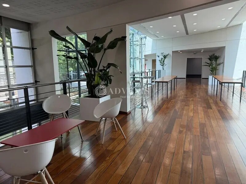 Office in Lyon for lease Interior Photo- Image 1 of 12