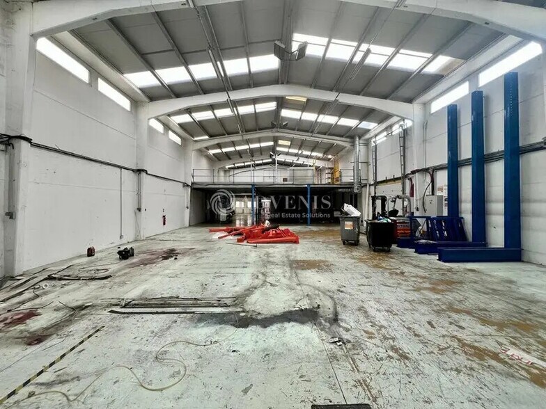 Flex in Argenteuil for lease - Building Photo - Image 2 of 9