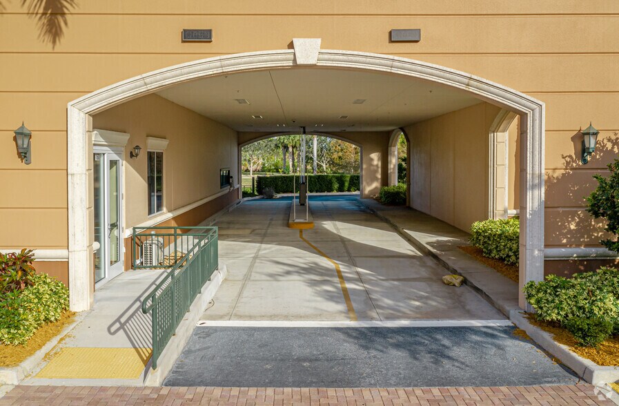 4280 Professional Center Dr, Palm Beach Gardens, FL à vendre - Photo du bâtiment - Image 3 de 9