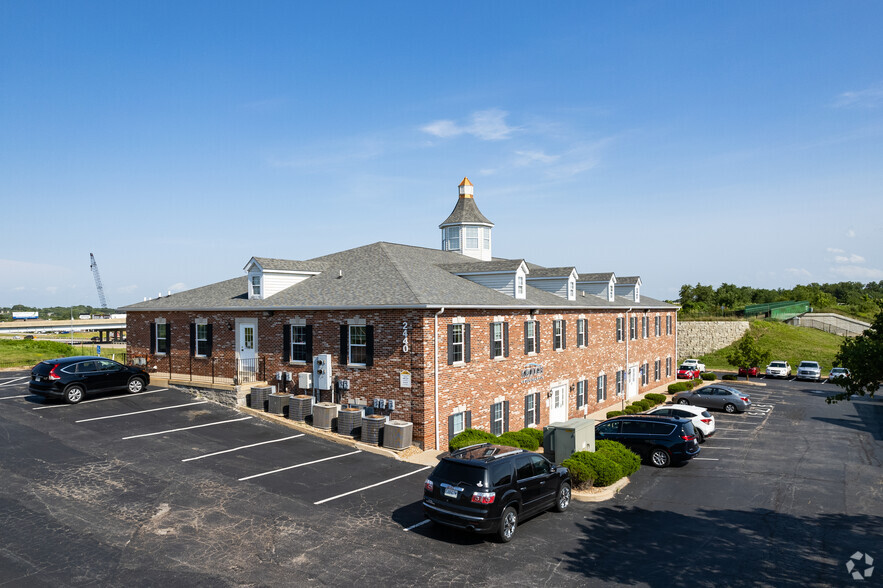 2440 Executive Dr, Saint Charles, MO for lease - Building Photo - Image 2 of 4