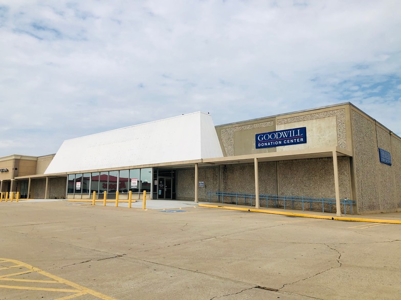 1838 NW 52nd St, Lawton, OK for sale - Primary Photo - Image 1 of 1