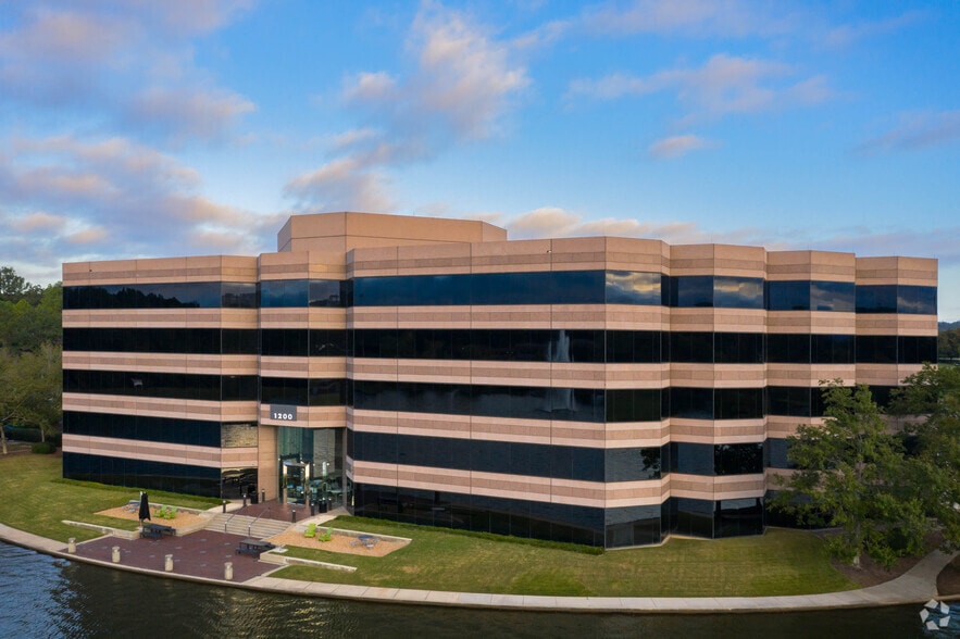 1200 Corporate Dr, Hoover, AL for lease - Building Photo - Image 1 of 9