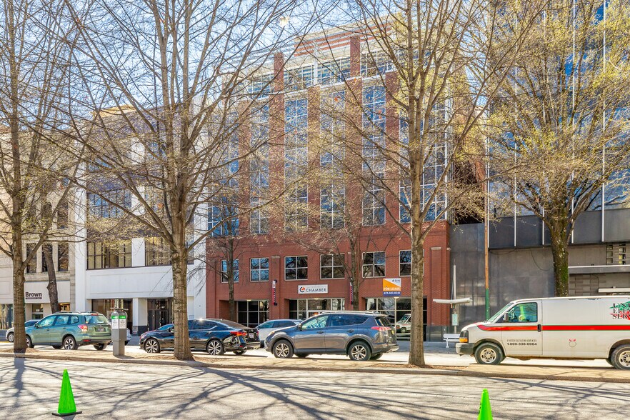 811 Broad St, Chattanooga, TN à louer - Photo du bâtiment - Image 2 de 25