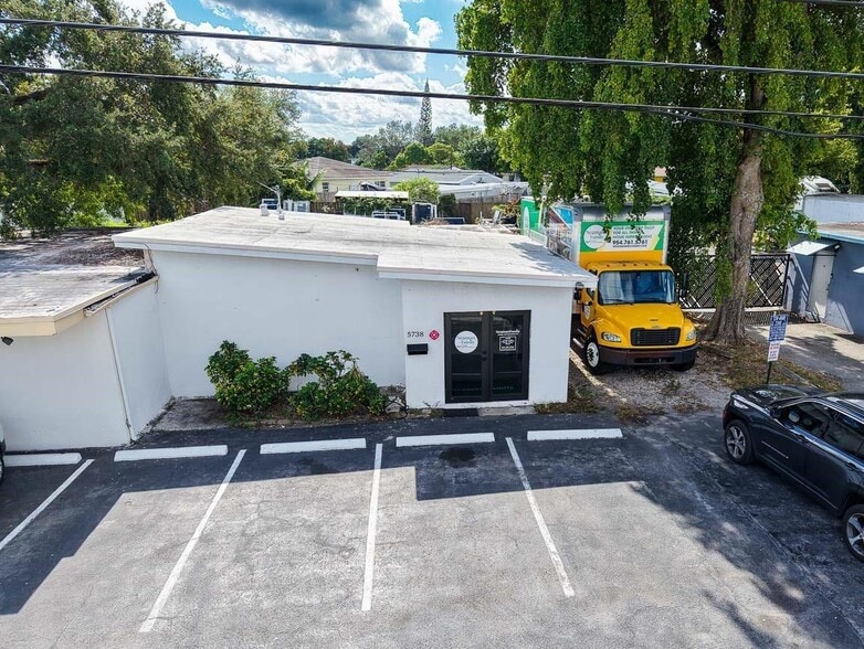 5738 Hallandale Beach Blvd, West Park, FL for sale - Building Photo - Image 3 of 18